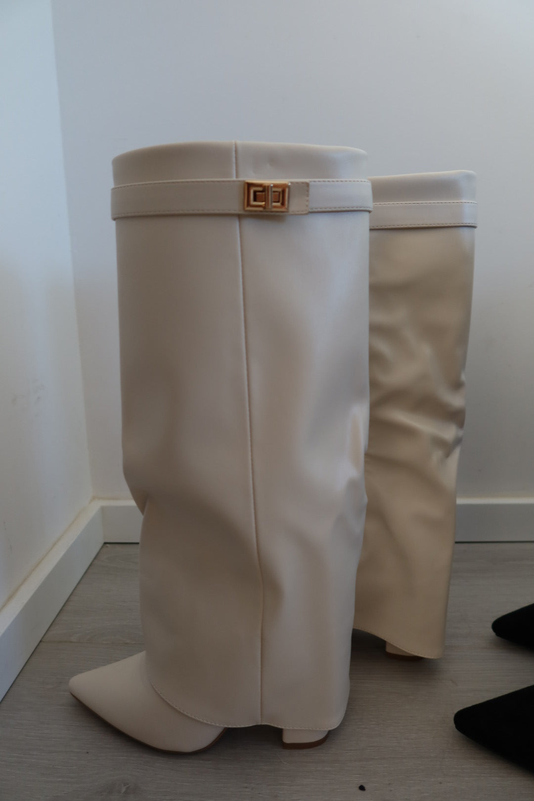 Cherries Boots Beige Leather