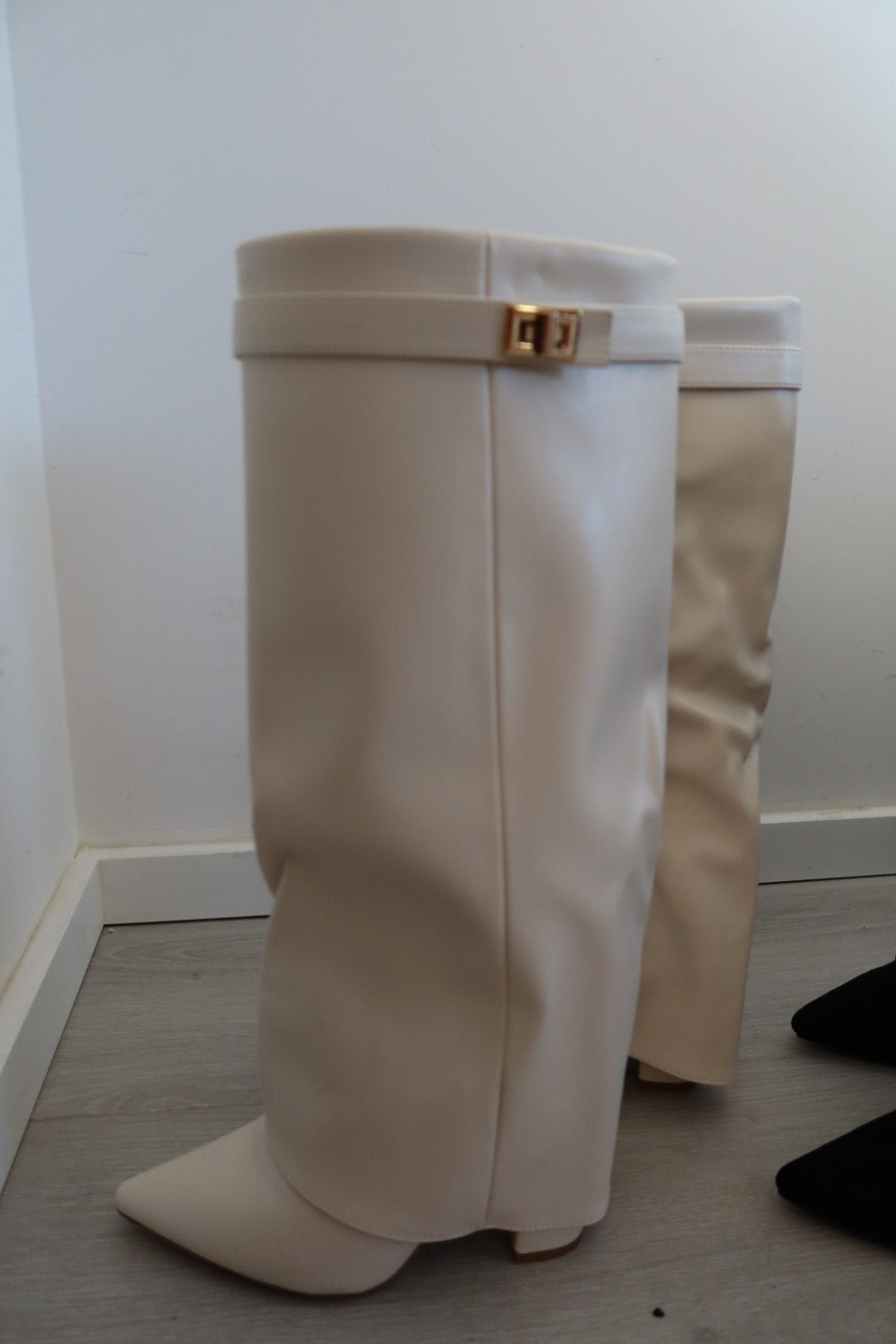 Cherries Boots Beige Leather