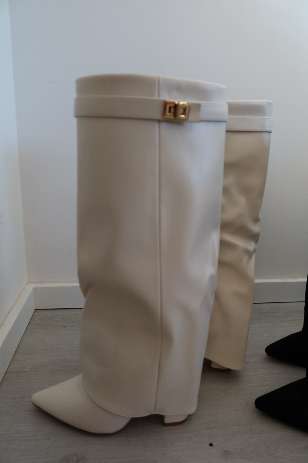 Cherries Boots Beige Leather